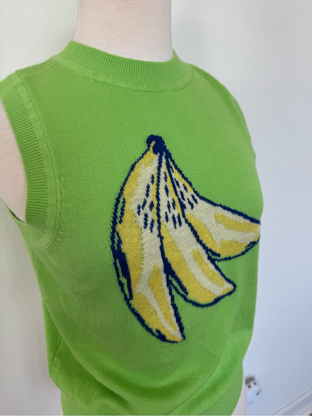 NWT Free Assembly Sleeveless Lime Green Banana Classic Shell Knit Sweater - Picture 6 of 11